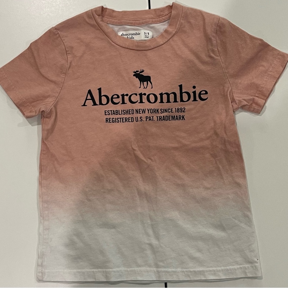 💗EUC Abercrombie Kids T-Shirt size 5/6